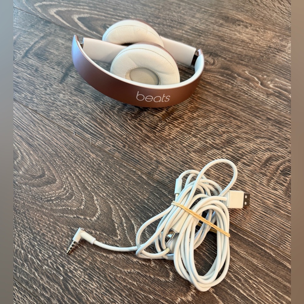 Beats Rose Gold Wireless Headphones - Picture 4 of 5